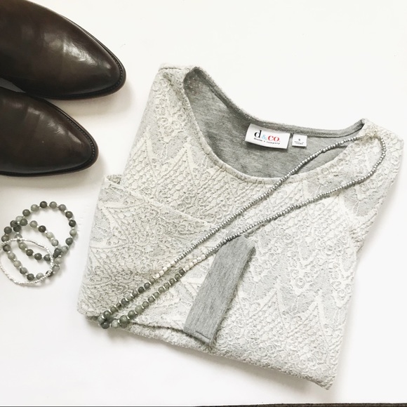 Denim + Company Tops - Denim & Company Quarter Sleeve Grey and White Top